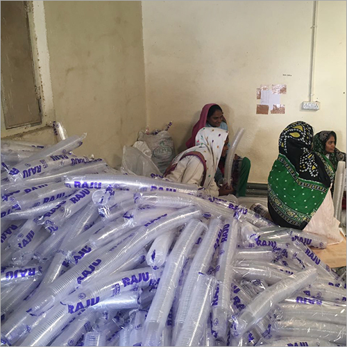 स्पष्ट प्लास्टिक का गिलास