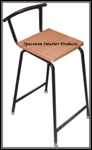 लकड़ी की लैब स्टूल