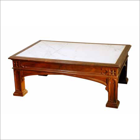 गोथिक शैली का मध्य मेज़