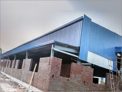 Pre Engineering Building - Steel Structure, Variable Dimensions, Gabled Roof, Metal Wall Cladding, 150kph Wind Resistance, High Load Bearing | Ideal for Industrial Storage, Warehousing, Manufacturing