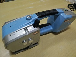 Battery Powered Plastic Strapping Tool - Automatic Grade: Semi-Automatic