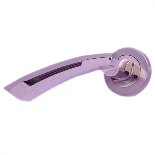 दरवाज़े के हैंडल को छुपाएं