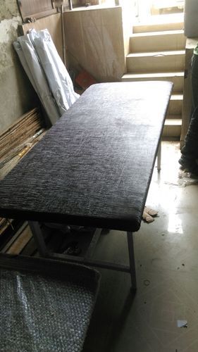 Physiotherapy Examination Couch - Metallic Plain Age Group: Elders