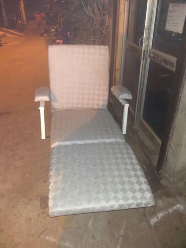 Treatment Couch - 3 Section Manual, Metallic Powder Coated | Portable Design, Ideal For Physiotherapy And Examination