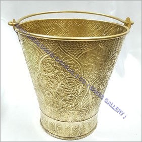 गोल्डन ब्रास बकेट