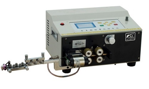 Automatic enamelled wire cutting machine