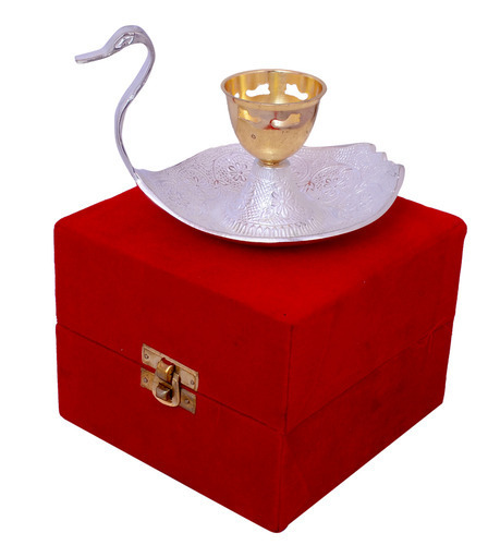 चांदी से लेपित पीतल का मोमबत्ती धारक