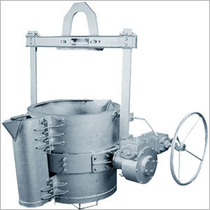 डालने और उपचार के लिए कलश