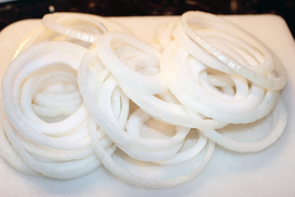 Fresh Cut White Onion - Freshly Harvested, Crisp And Flavorful, Ideal For Gourmet Dishes