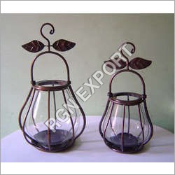 गढ़ा आयरन लालटेन प्रकाश स्रोत: ऊर्जा की बचत