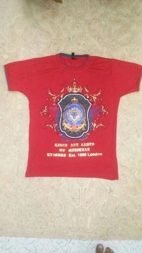 रेड व्हाइट टी शर्ट