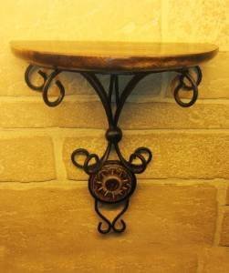 देसी कारीगर (भारी लोहा) सुंदर लकड़ी और रॉट आयरन फैंसी वॉल ब्रैकेट