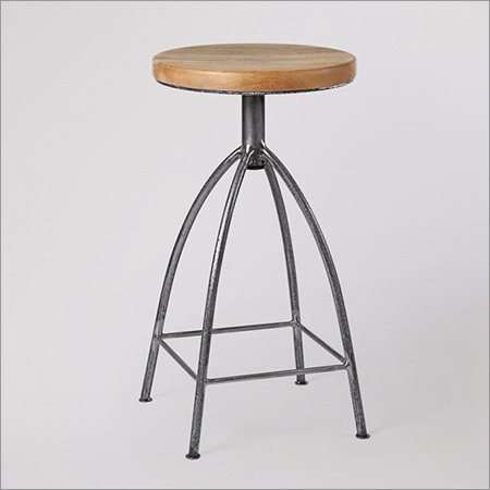 लकड़ी के स्टूल