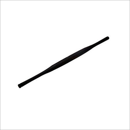 देसी कारीगर लकड़ी का गुजराती रोटी रोलर बेलन