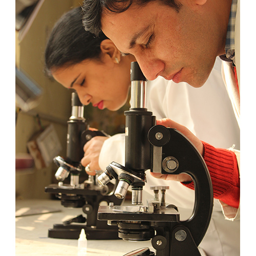 लैब माइक्रोस्कोप