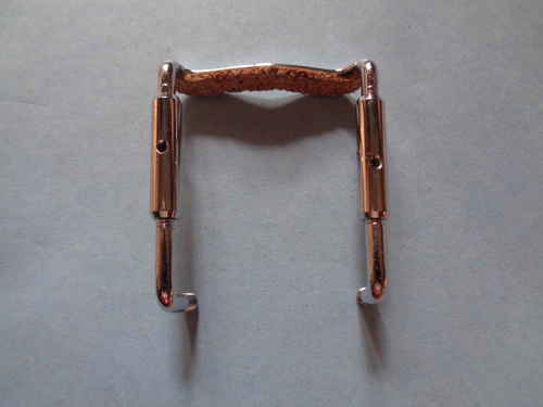 वायलिन चिनरेस्ट यू क्लैंप निकल चढ़ाया हुआ