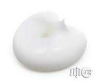 Arbutin के साथ त्वचा को गोरा करने वाली क्रीम