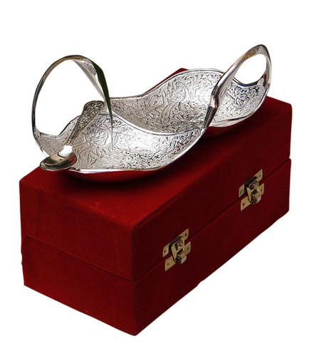 सजावटी स्लाइवर थाली