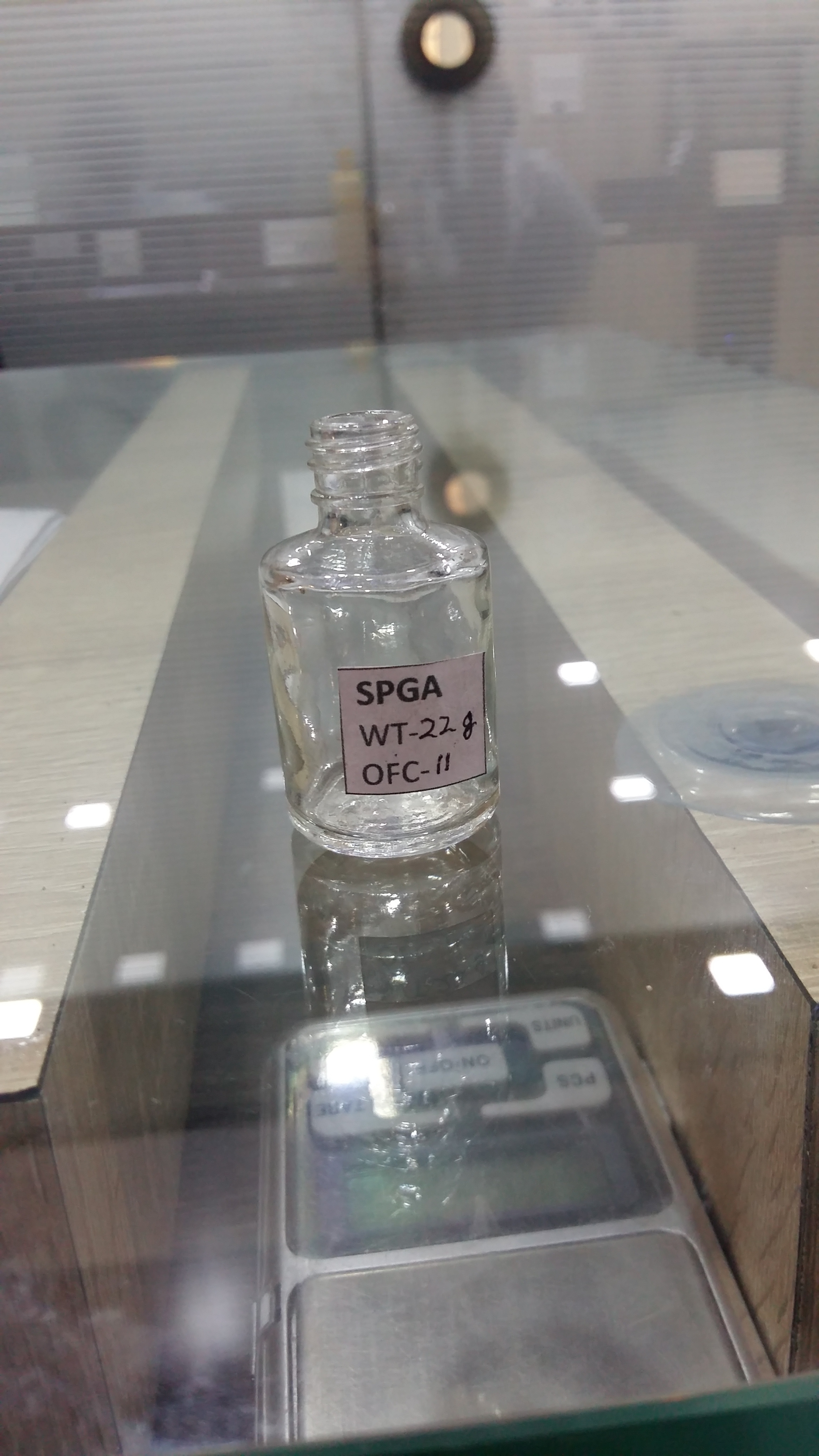 Glass Bottle - 200 Ml Round Shape | Transparent Rubber Stopper Ideal For Juices And Milk Shakes