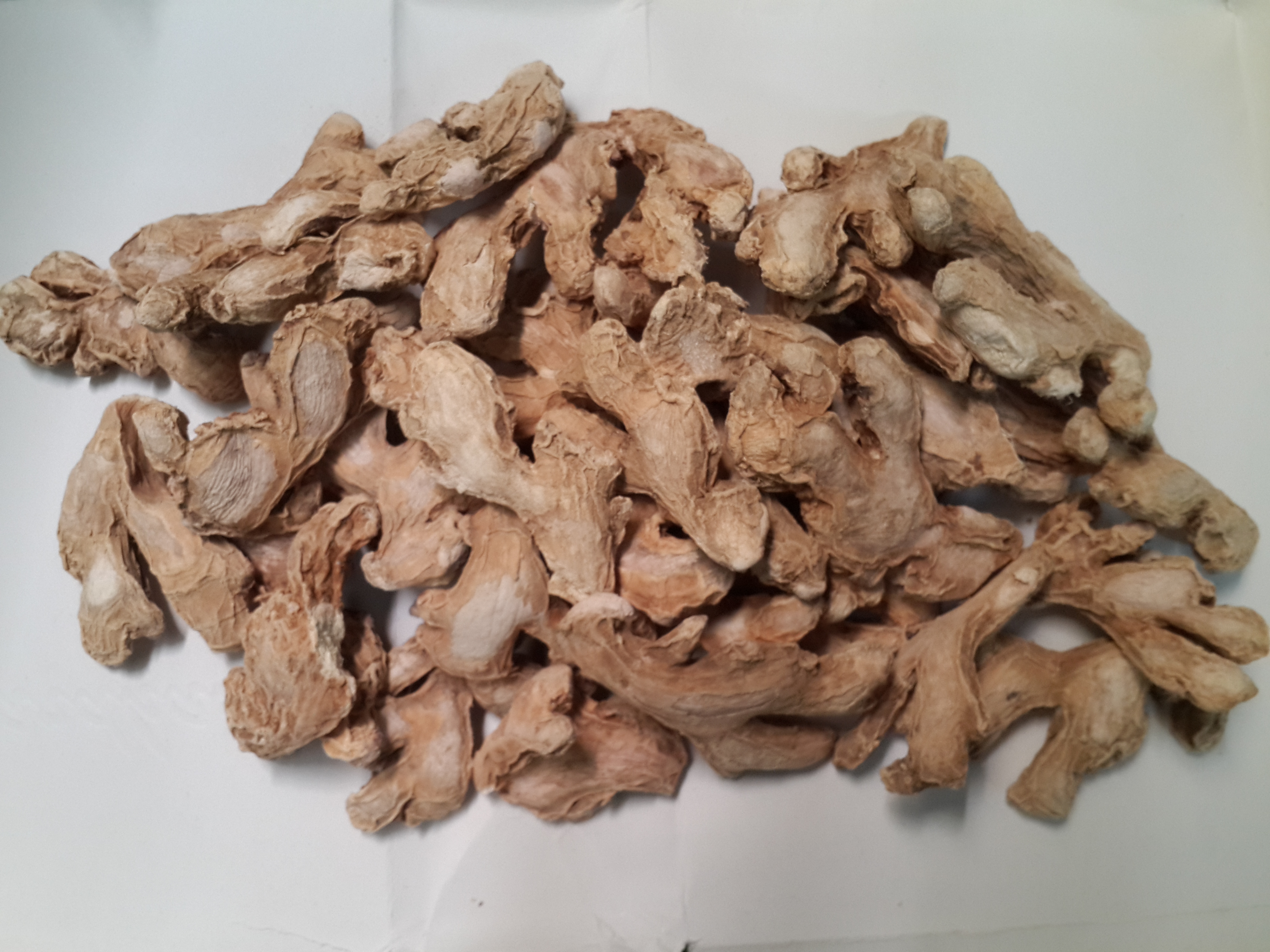 Dried Ginger - Variable Weight & Size, Low Moisture, Irregular Shape, Pale White Color | Easy Storage, Health Benefits, Long Shelf Life, Natural Flavor, Versatile Use