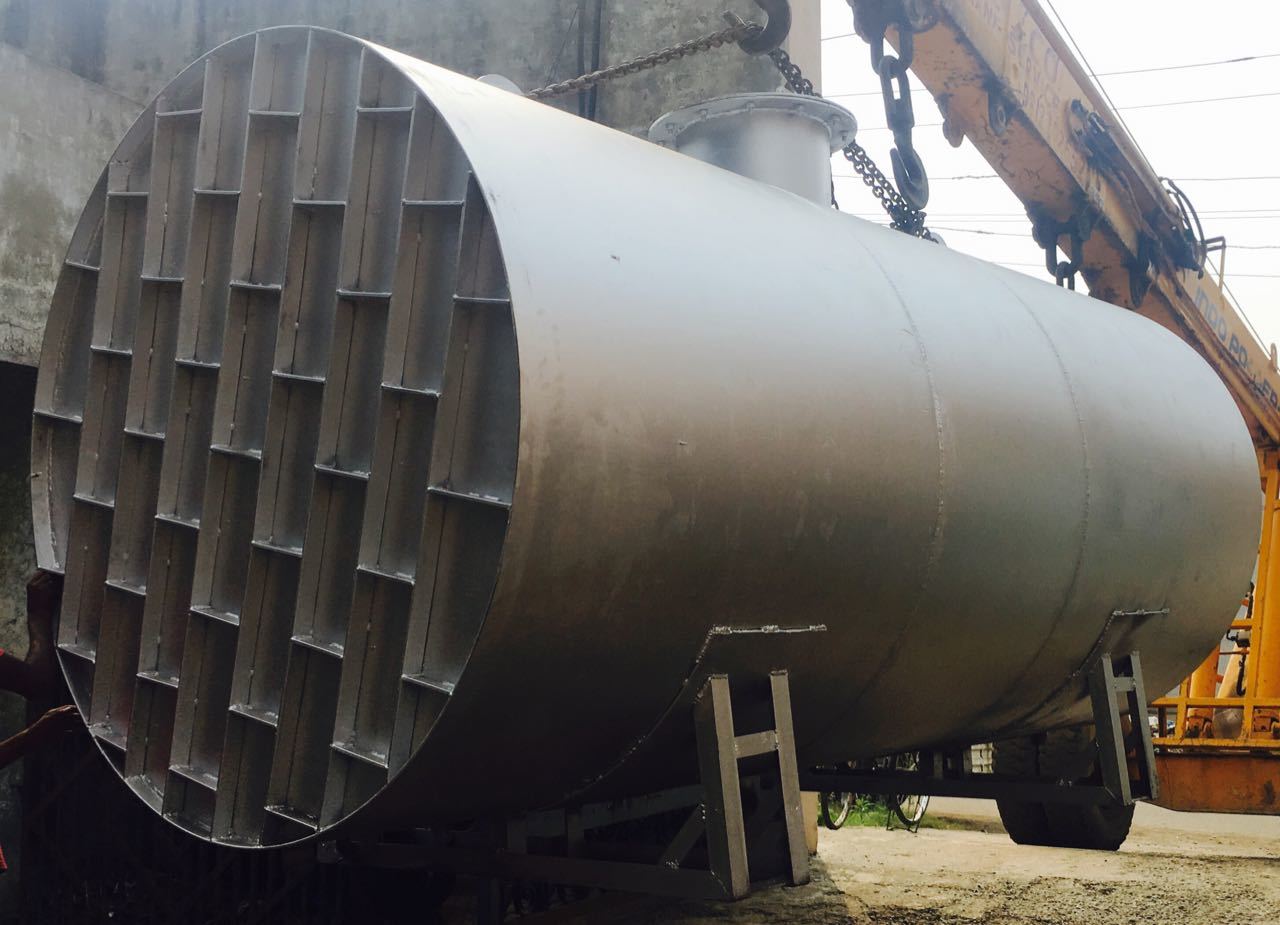 Horizontal Chemical Storage Tank - Stainless Steel, Horizontal Type | Semi-automatic, Blue Color, Anti-corrosive Coating, 220-440 Volt, 1 Year Warranty