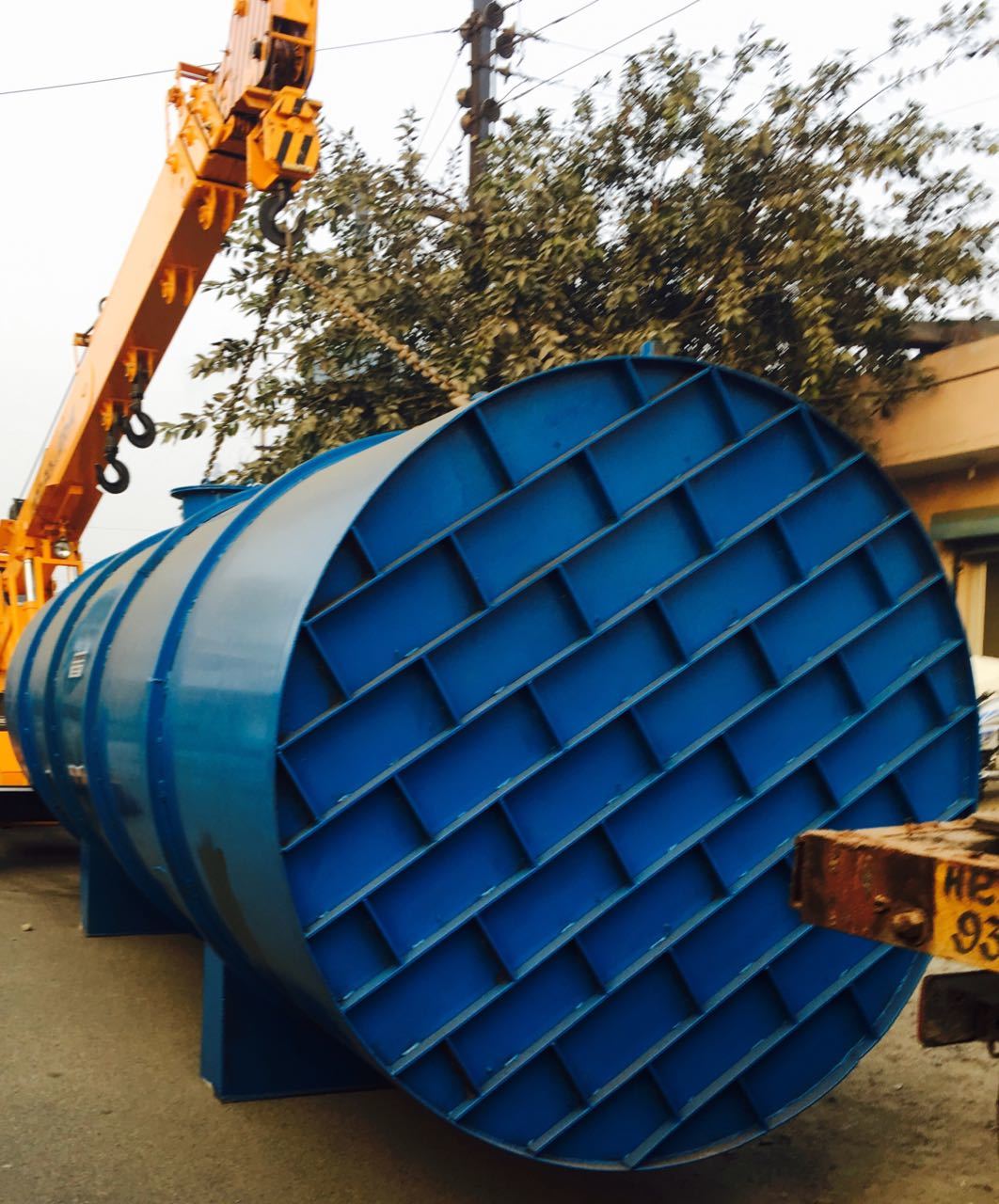 Horizontal Chemical Storage Tank - Stainless Steel, Horizontal Type | Semi-automatic, Blue Color, Anti-corrosive Coating, 220-440 Volt, 1 Year Warranty