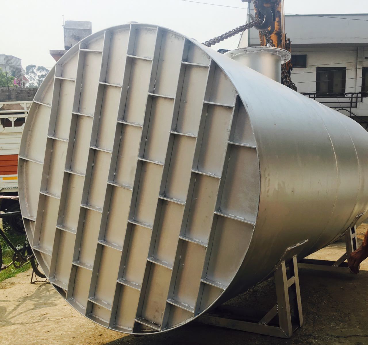 Horizontal Chemical Storage Tank - Stainless Steel, Horizontal Type | Semi-automatic, Blue Color, Anti-corrosive Coating, 220-440 Volt, 1 Year Warranty