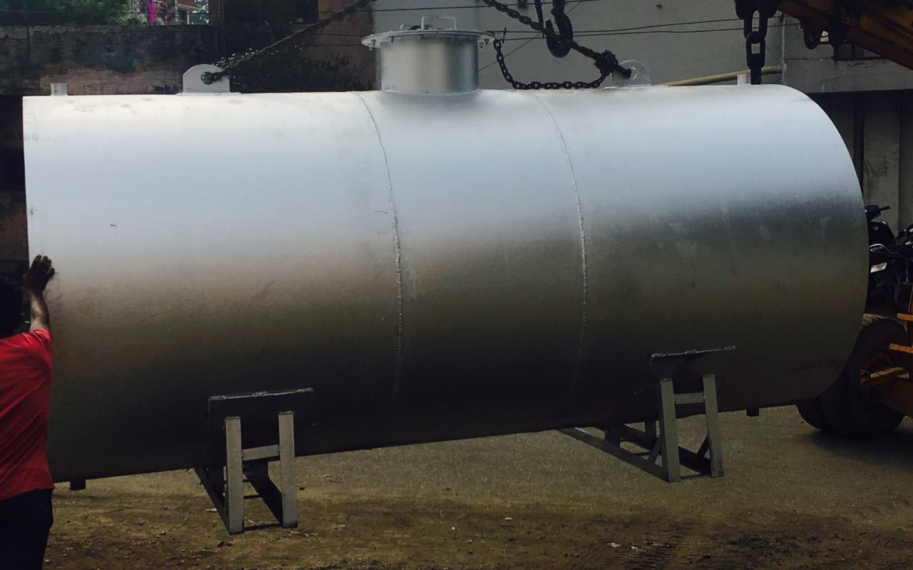 Horizontal Chemical Storage Tank - Stainless Steel, Horizontal Type | Semi-automatic, Blue Color, Anti-corrosive Coating, 220-440 Volt, 1 Year Warranty