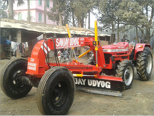 ट्रैक्टर फिटेड ग्रेडर