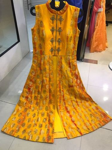 विशिष्ट डिज़ाइन सलवार सूट