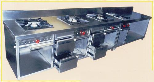 Four Burner Range With Storage Counter Application: Hotel