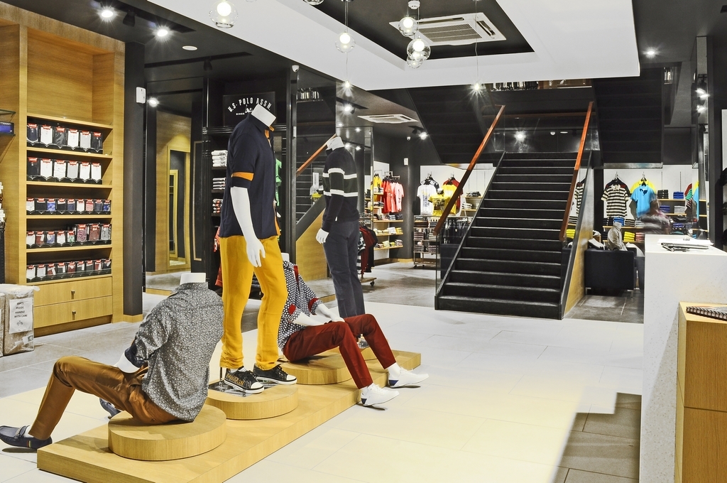 Cloths Display Racks