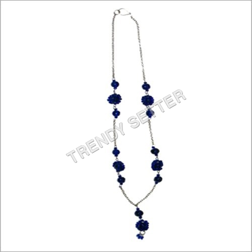 कांच की मनकों की गर्दन की जंजीर