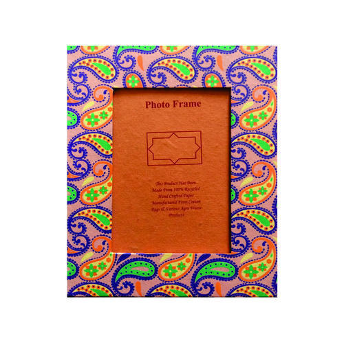 हाथ से बना हैंगिंग फोटो फ्रेम