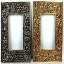 मेटल फिटेड फोटो फ्रेम