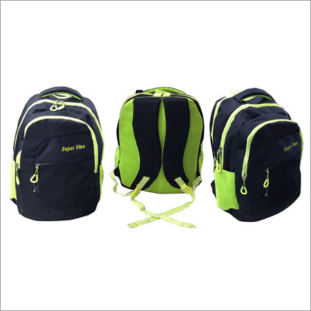 कॉलेज बैकपैक