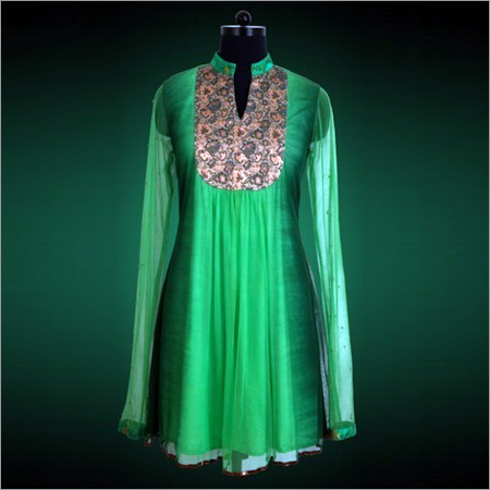 चमकीला और हल्का हरा केंद्र इकट्ठा किया हुआ ट्यूनिक