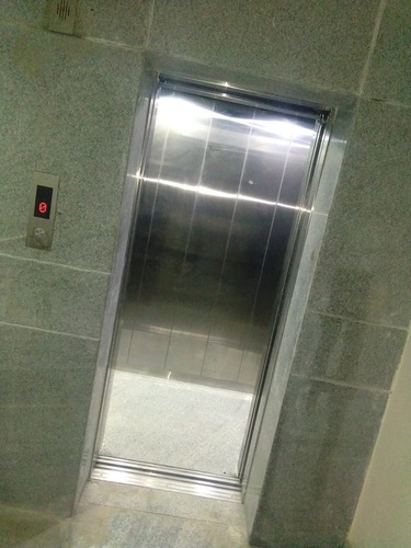 एसएस लिफ्ट केबिन लोड क्षमता: 200-1200 किलोग्राम (किग्रा)