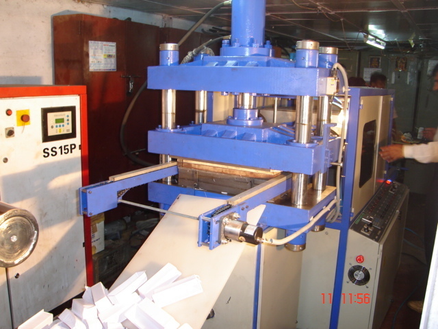 Vacuum Forming Machine