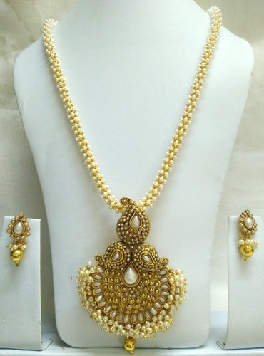 नकली आभूषण