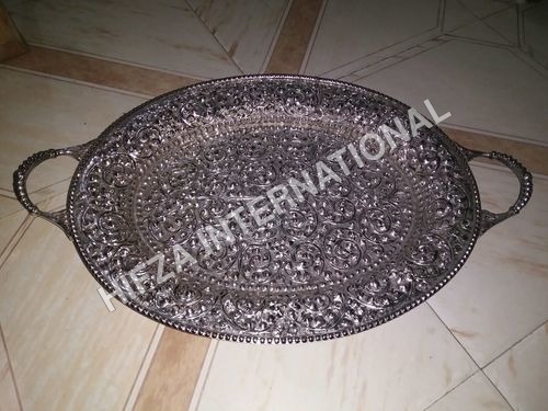 सिल्वर सर्विंग ट्रे