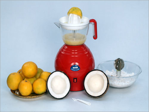 नारियल कद्दूगर सिट्रस जूसर के साथ