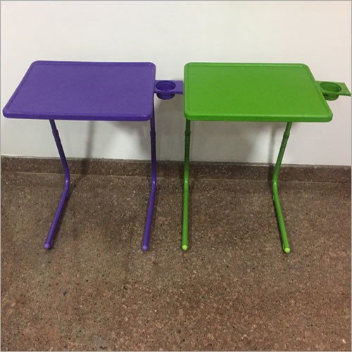 प्लास्टिक टेबल