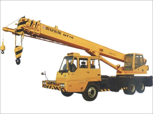 ट्रक पर लगे क्रेन