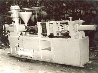 प्लास्टिक-इंजेक्शन-मोल्डिंग- मशीन