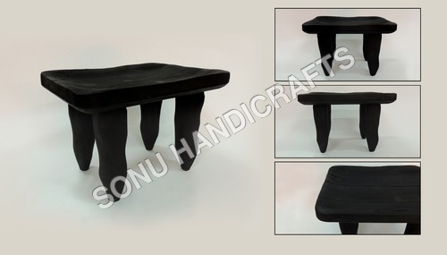 लकड़ी का स्टूल