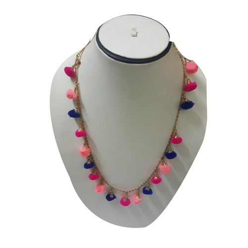 गुलाबी पॉम पॉम हैंडमेड लॉन्ग नेकलेस