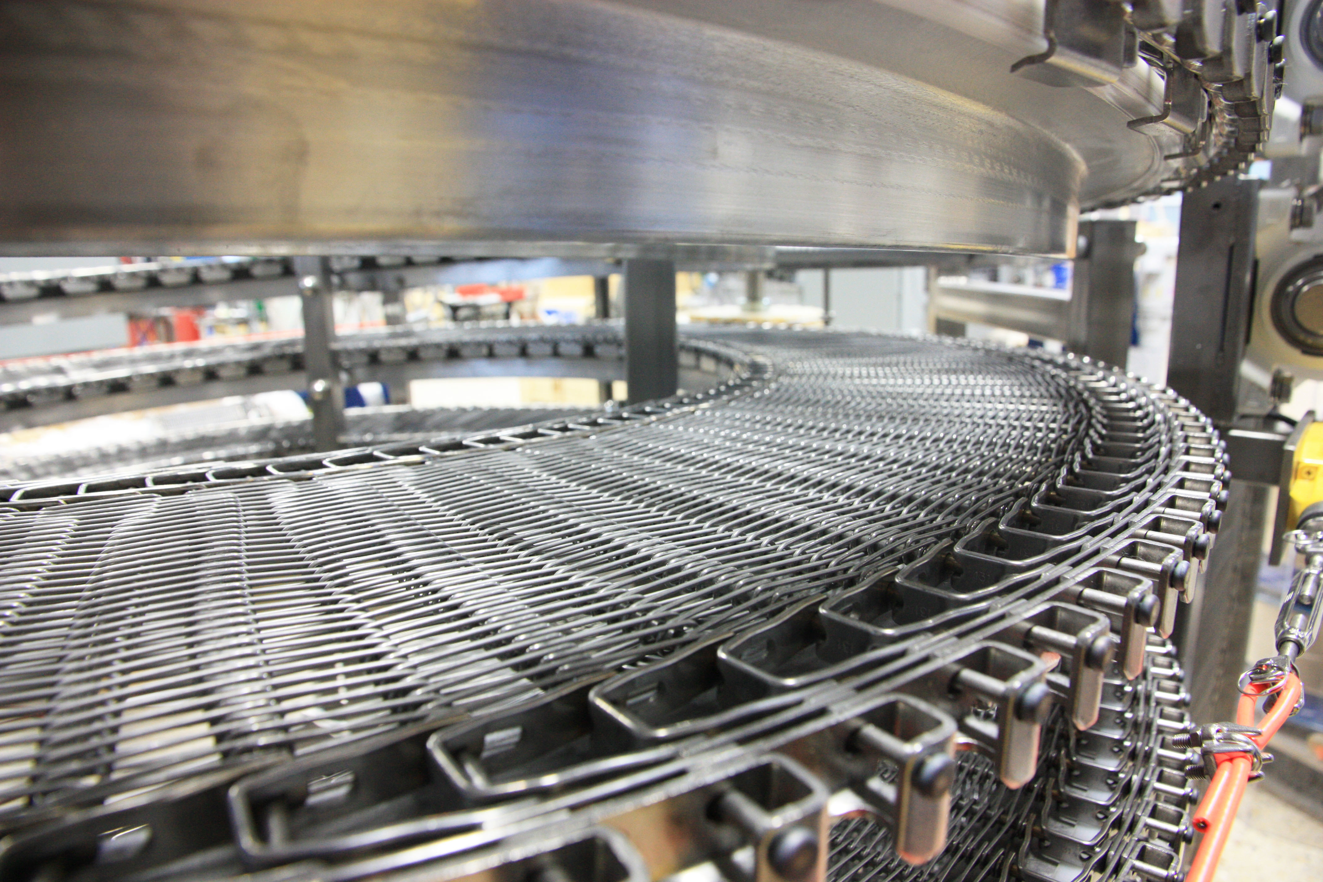 Spiral Conveyor Wire Belt - Stainless Steel 304/316, Customizable Length & Width, Black/metallic Color, Versatile For Hot Or Cold Products