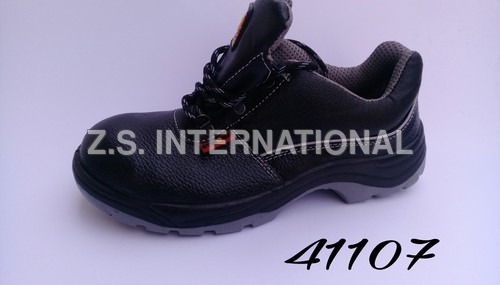 सिल्वर रिफ्लेक्टर के साथ ब्लैक डर्बी