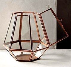 Hexagonal metalwork hurricane